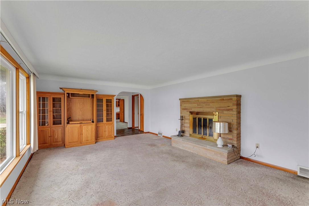 5500 North Ridge Road Madison, OH 44057 - Photo 23 of 49 Living Room