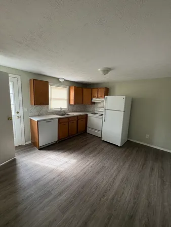 $1,600 | 99 Lawrence Street, Unit 5, Palmer, MA 01069