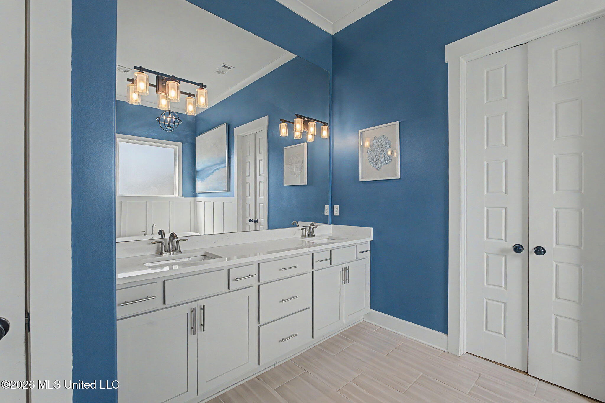 13910 Highlands Crest Loop Olive Branch, MS 38654 - Photo 30 of 58 Primary Bathroom