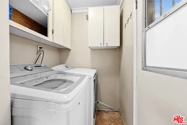 a view of utility room