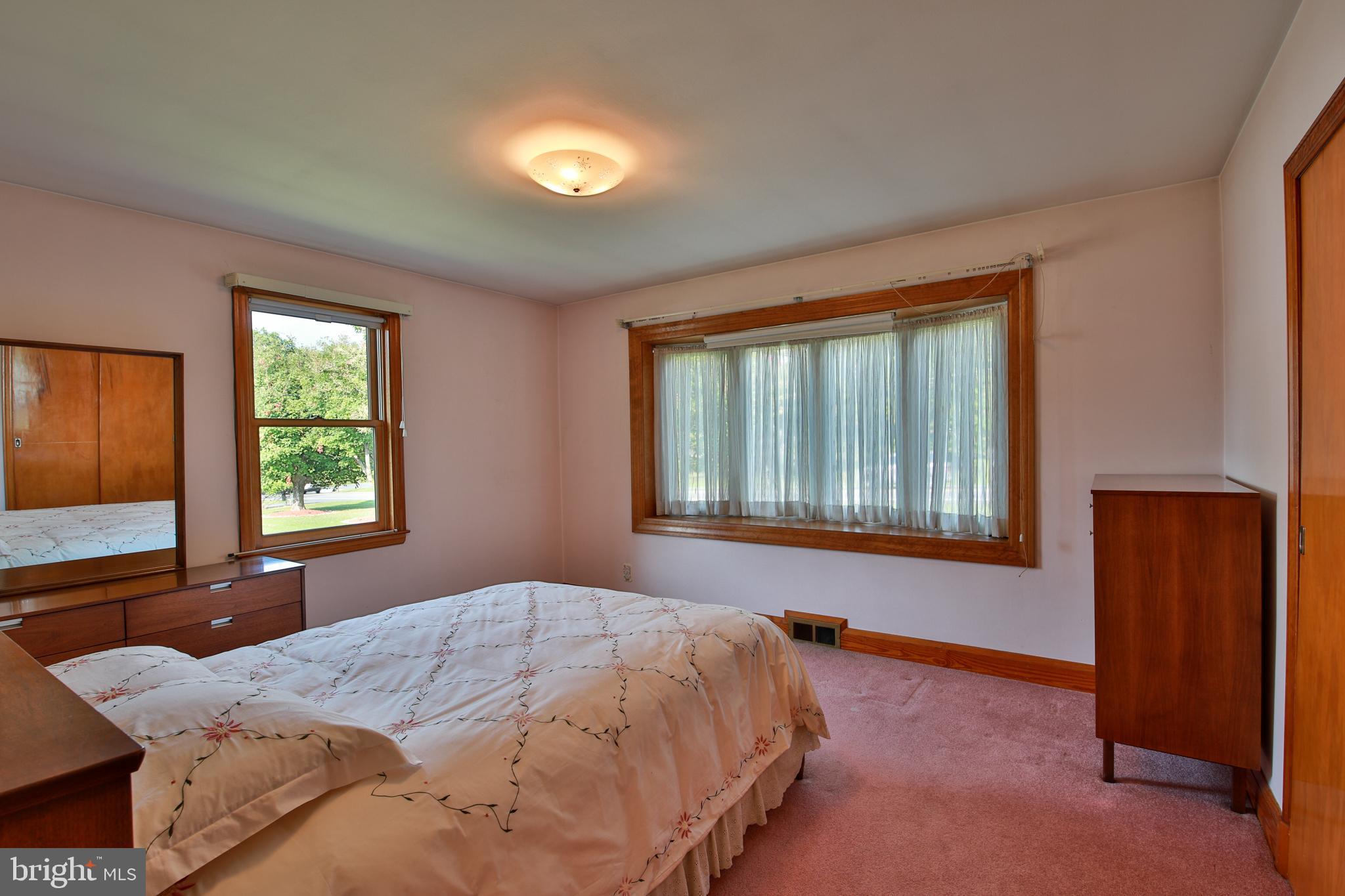 9922 Philadelphia Road Baltimore, MD 21237 - Photo 23 of 44 Front bedroom with large window