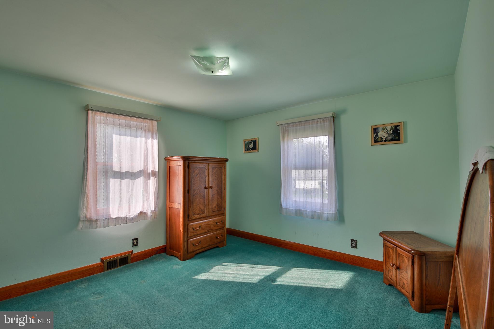 9922 Philadelphia Road Baltimore, MD 21237 - Photo 25 of 44 Rear bedroom