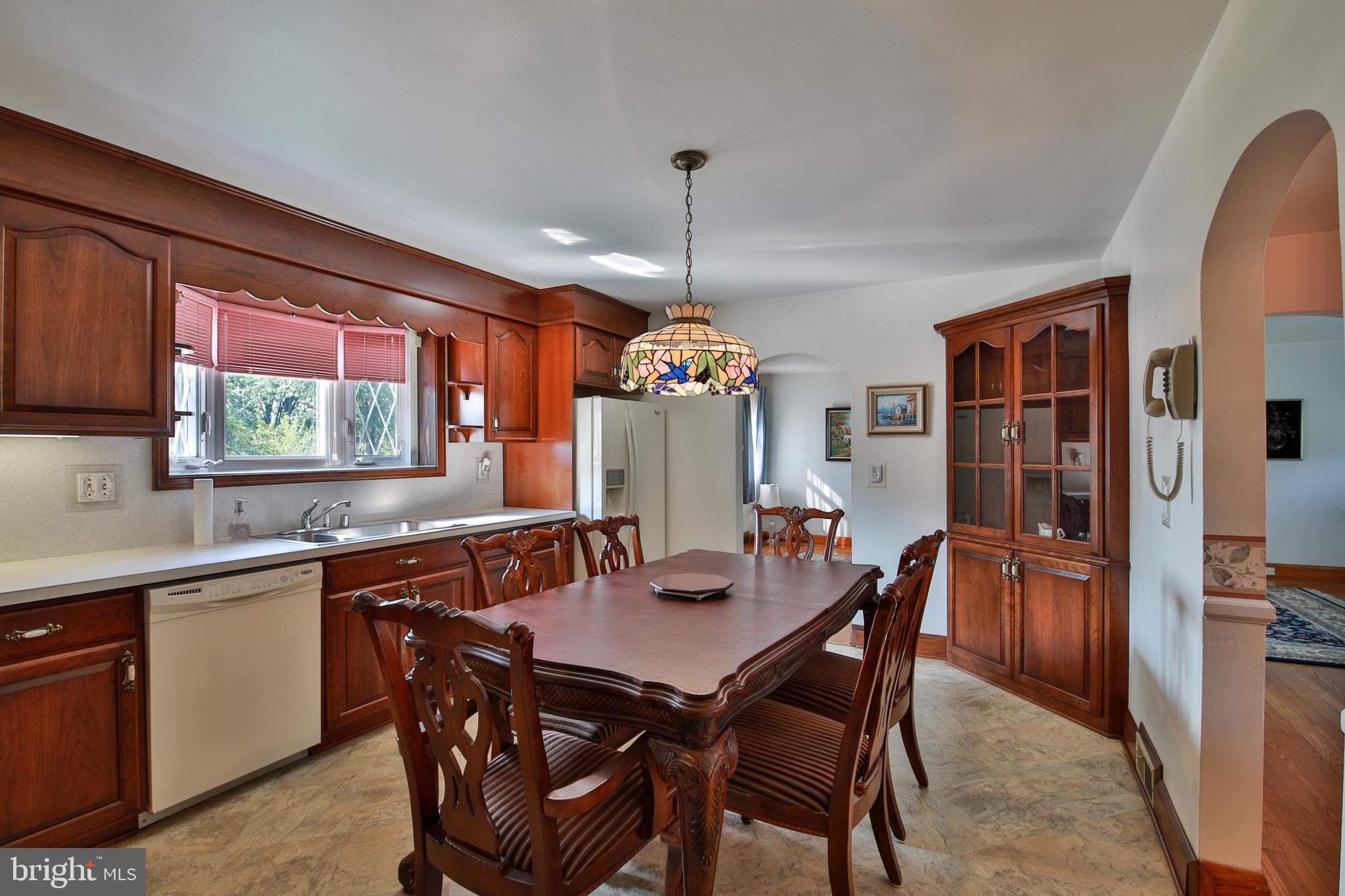 9922 Philadelphia Road Baltimore, MD 21237 - Photo 10 of 44 Room for large table in kitchen