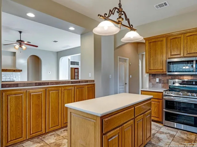 $689,000 | 18705 Lookout Mountain Trail, Helotes, TX 78023