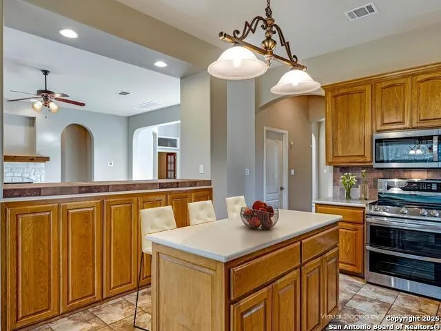 $689,000 | 18705 Lookout Mountain Trail, Helotes, TX 78023