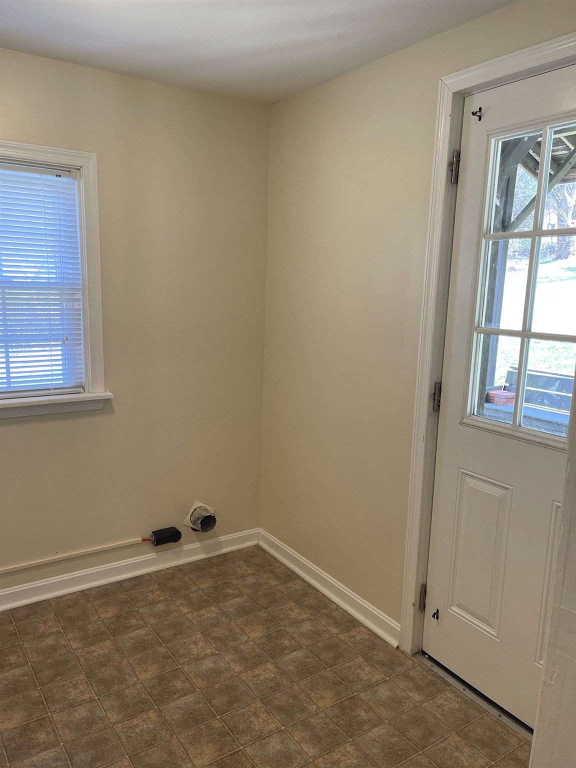 240 Bookerdale Road Waynesboro, VA 22980 - Photo 7 of 37 Gallery Image 7
