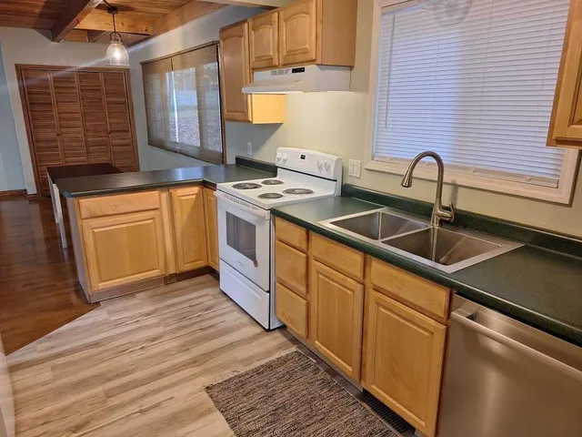 $174,900 | 9550 Golf Port Drive North, Unit 202, Stanwood, MI 49346