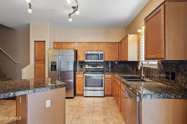 $400,000 | 18250 North 32nd Street, Unit 1015, Phoenix, AZ 85032