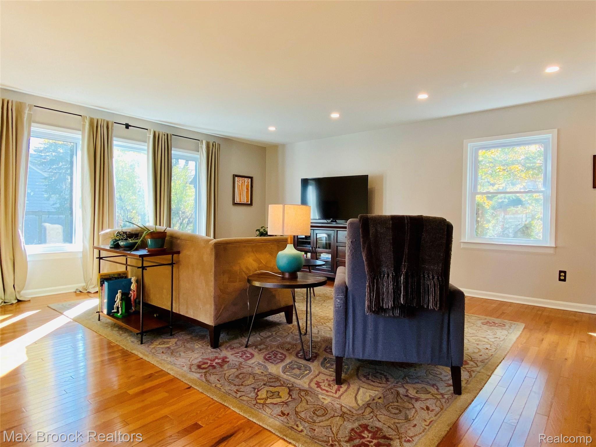 2633 Trafford Road Royal Oak, MI 48073 - Photo 13 of 40 13.jpg