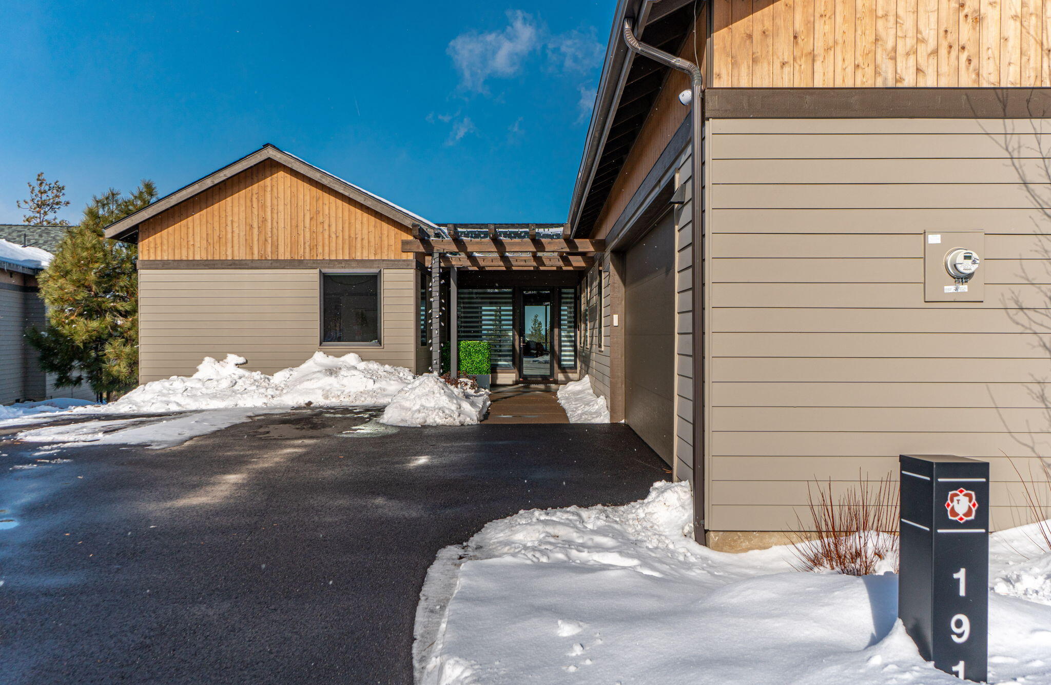 19191 Gateway Loop Bend, OR 97702 - Photo 37 of 60 12-web-or-mls-Riley Visuals-21