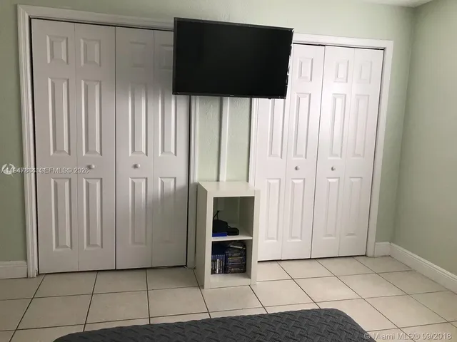 a view of a livingroom with an empty space