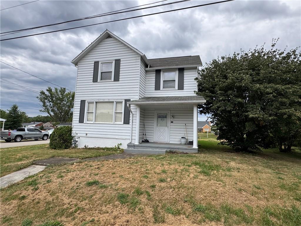 a view of a house with a yard