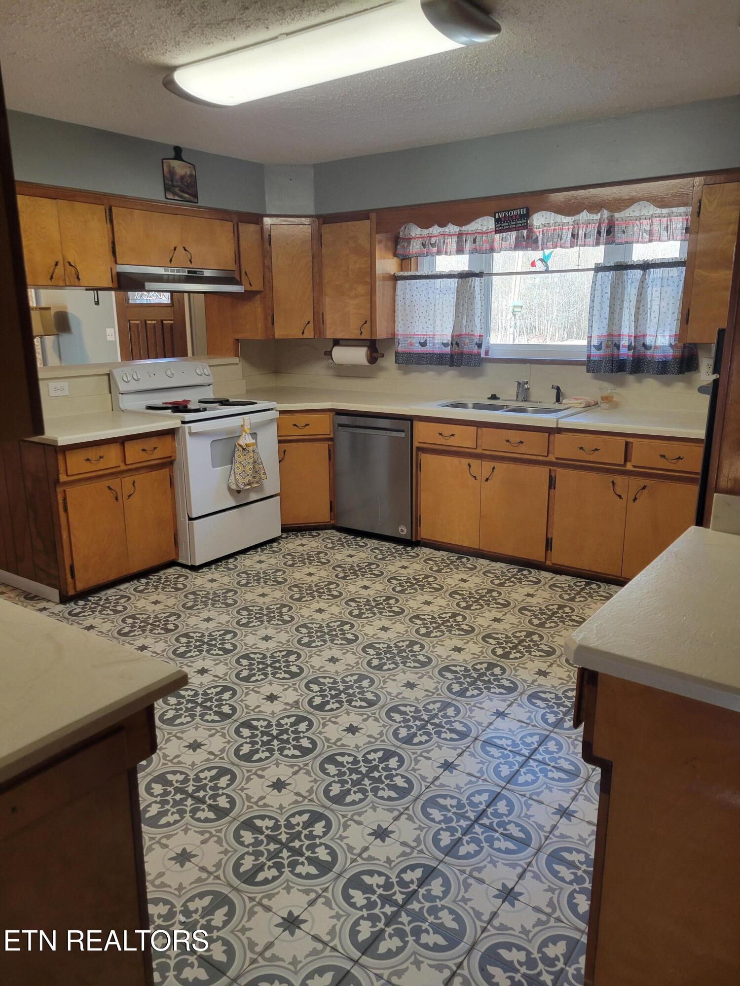 132 Ridge Crest Road Harriman, TN 37748 - Photo 27 of 34 20260206_104847