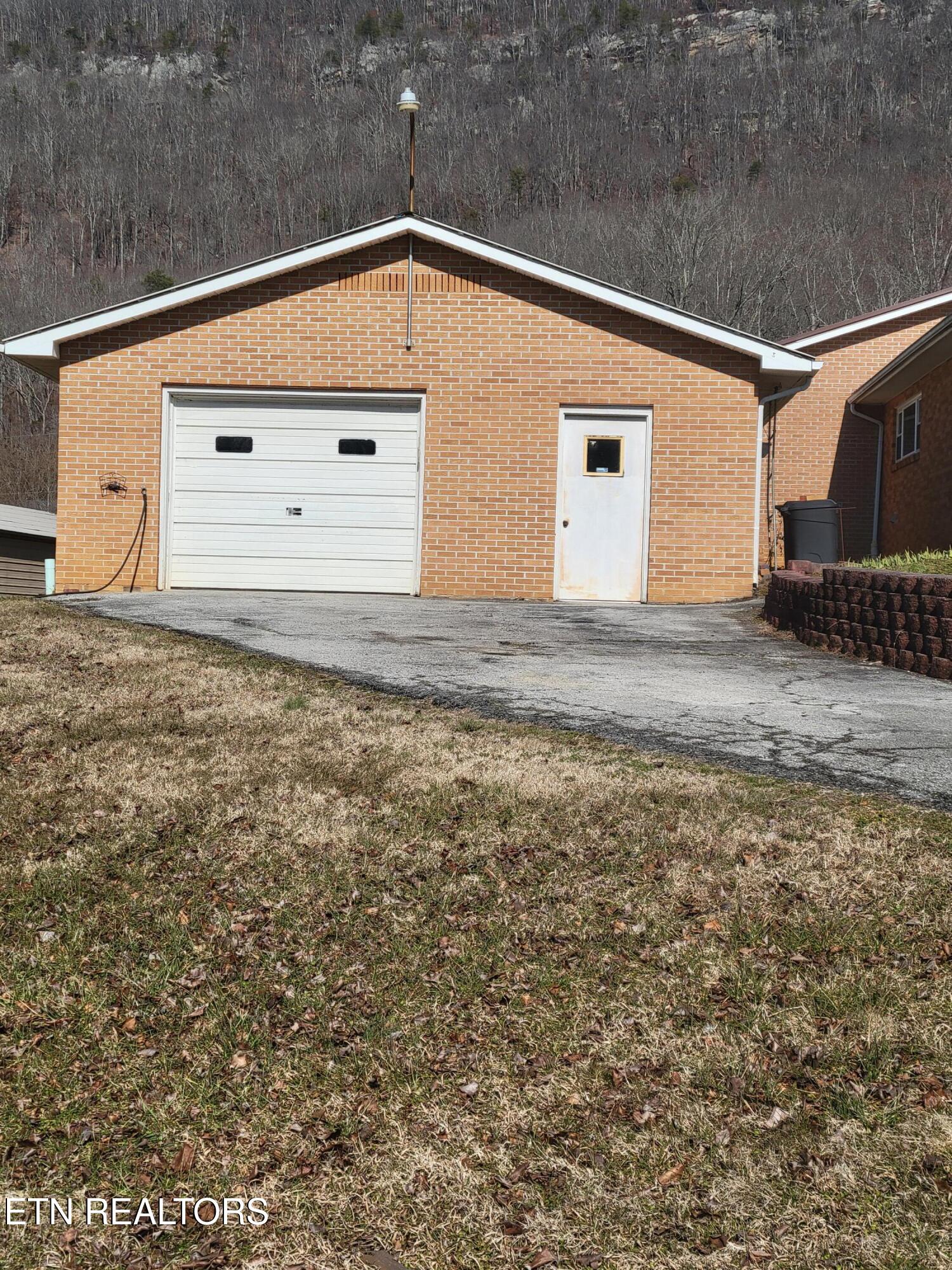 132 Ridge Crest Road Harriman, TN 37748 - Photo 6 of 34 20260206_110947 (1)