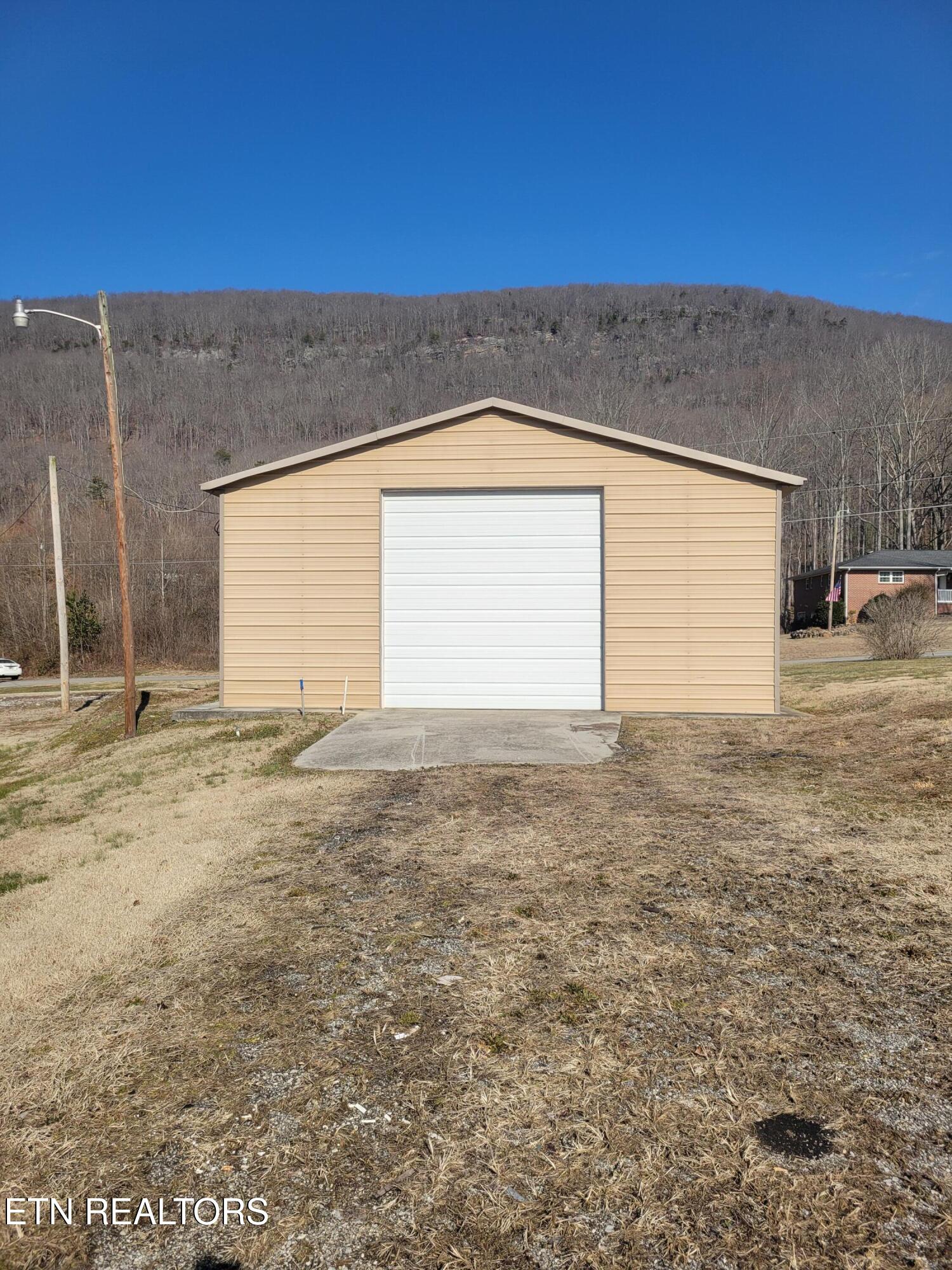 132 Ridge Crest Road Harriman, TN 37748 - Photo 7 of 34 20260206_110415