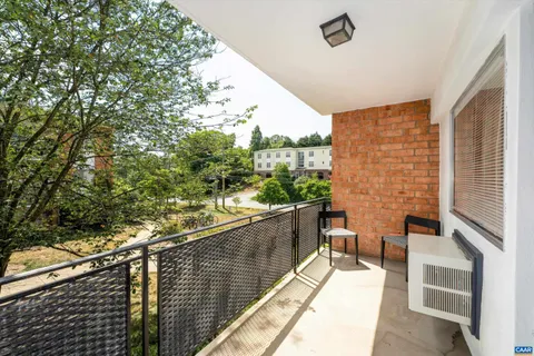 $245,000 | 1800 Jefferson Park Avenue, Unit 5, Charlottesville, VA 22903