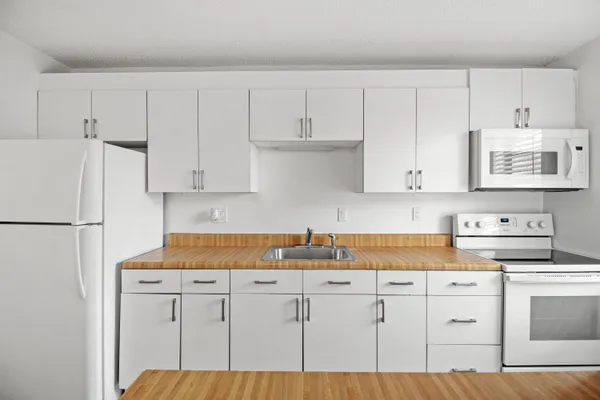 $1,395 | 1041 Southeast Monterey Road, Unit 24, Stuart, FL 34994