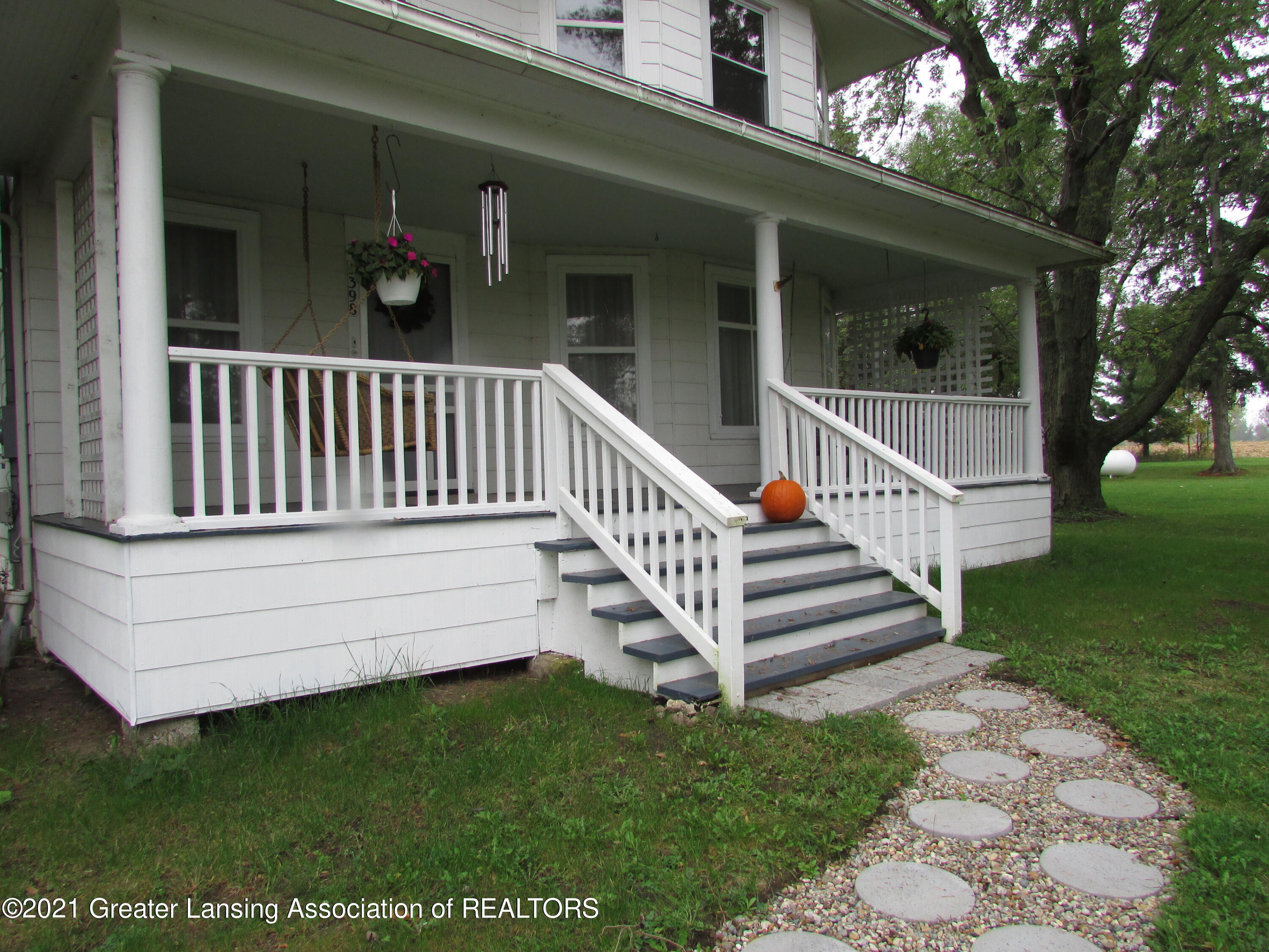 1398 Hagadorn Road Mason, MI 48854 - Photo 2 of 36 IMG_4314