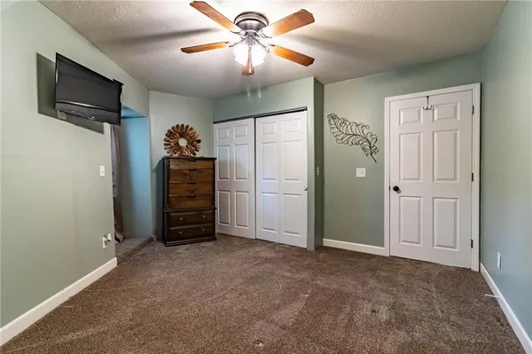 $194,900 | 10116 Billabong Drive, Clinton, MO 64735
