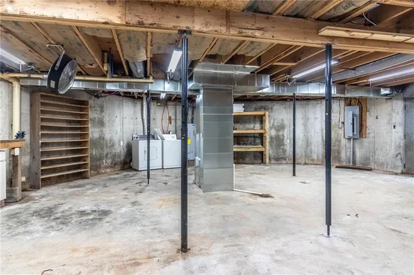 $194,900 | 10116 Billabong Drive, Clinton, MO 64735