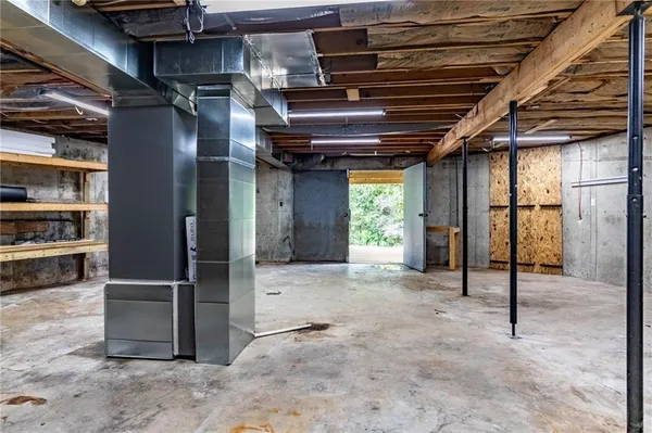 $194,900 | 10116 Billabong Drive, Clinton, MO 64735