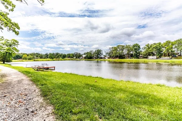 $194,900 | 10116 Billabong Drive, Clinton, MO 64735