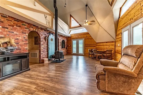 $194,900 | 10116 Billabong Drive, Clinton, MO 64735