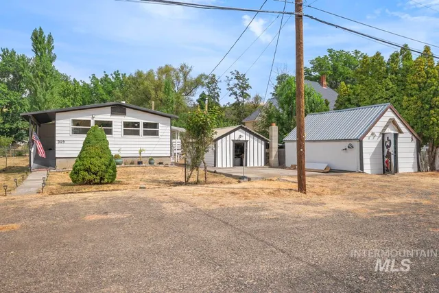 $299,950 | 319 Pataha Street, Pomeroy, WA 99347