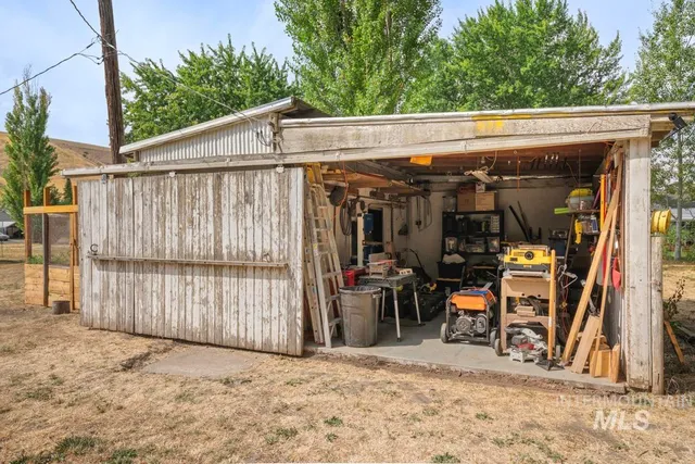 $299,950 | 319 Pataha Street, Pomeroy, WA 99347