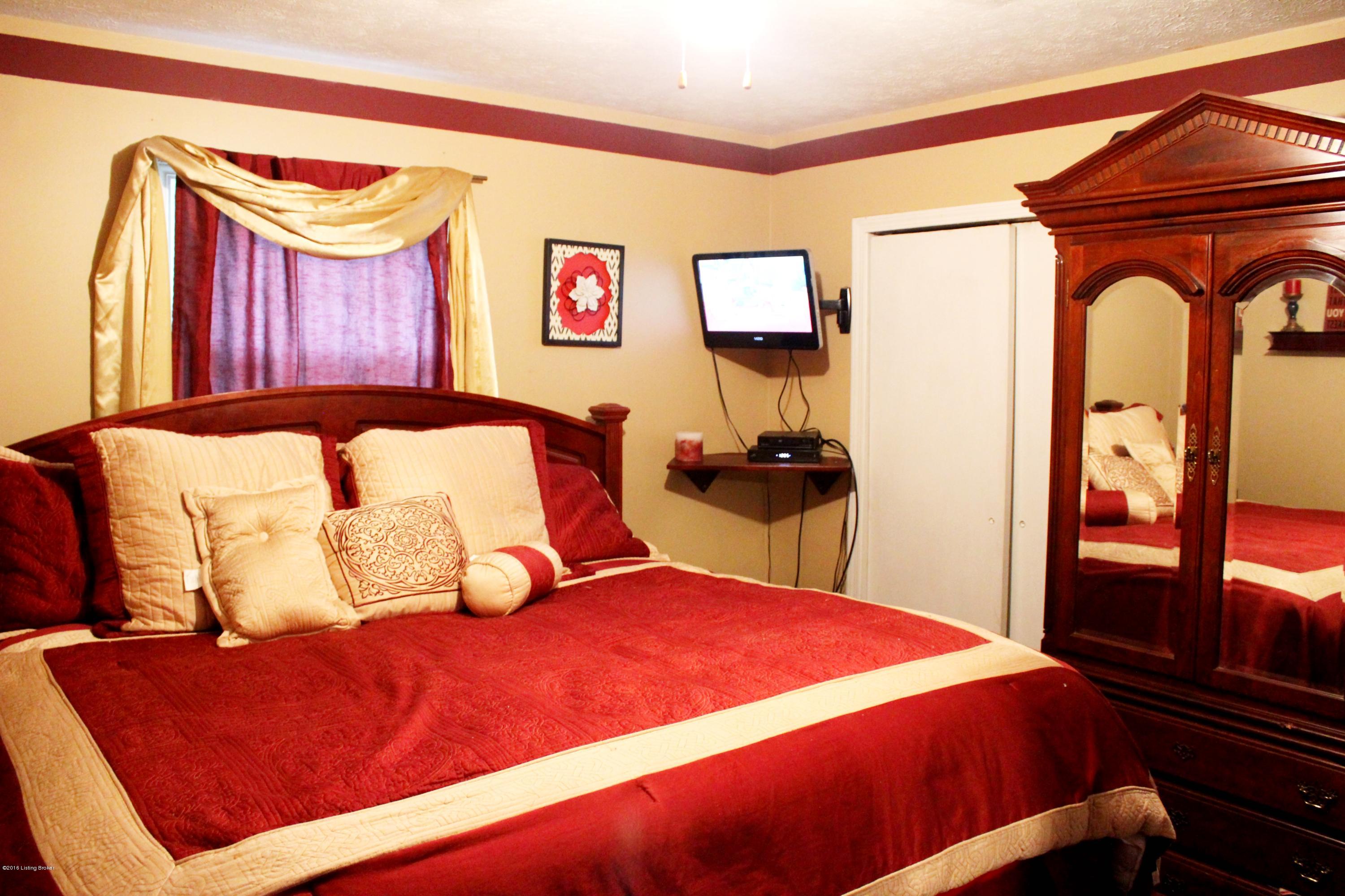 820 Flicker Road Louisville, KY 40214 - Photo 15 of 27 Master Bedroom 3