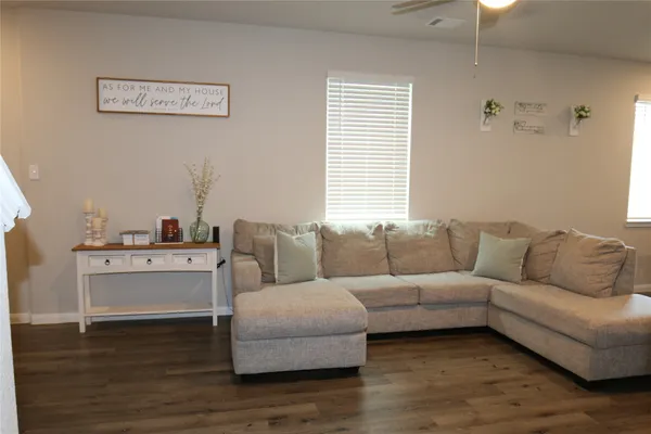 $2,000 | 1336 Mount Blanc Path, Conroe, TX 77301