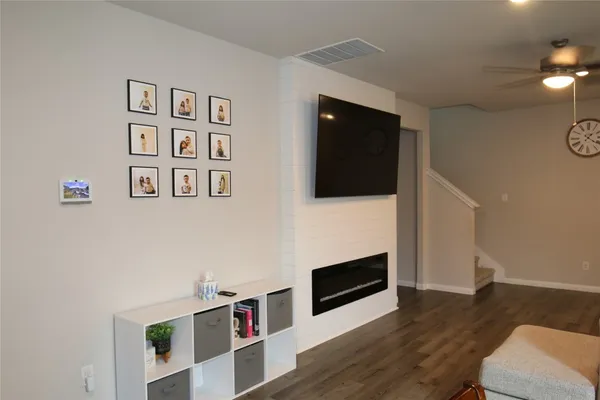 $2,000 | 1336 Mount Blanc Path, Conroe, TX 77301