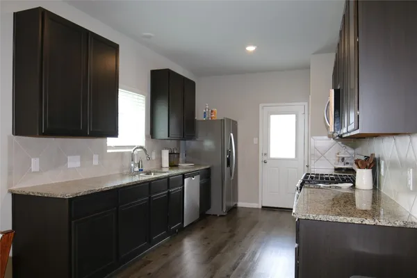 $2,000 | 1336 Mount Blanc Path, Conroe, TX 77301