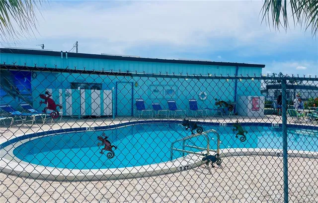 a small pool is sitting in a backyard