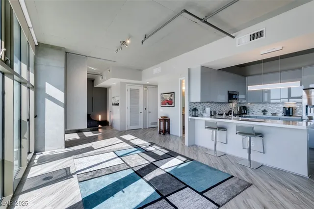 $2,977 | 353 East Bonneville Avenue, Unit 816, Las Vegas, NV 89101