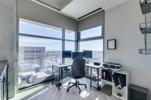 $2,977 | 353 East Bonneville Avenue, Unit 816, Las Vegas, NV 89101