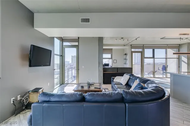 $2,977 | 353 East Bonneville Avenue, Unit 816, Las Vegas, NV 89101