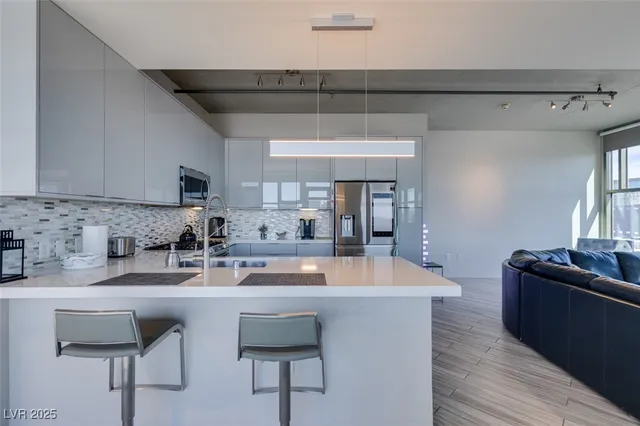 $2,977 | 353 East Bonneville Avenue, Unit 816, Las Vegas, NV 89101