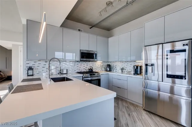 $2,977 | 353 East Bonneville Avenue, Unit 816, Las Vegas, NV 89101