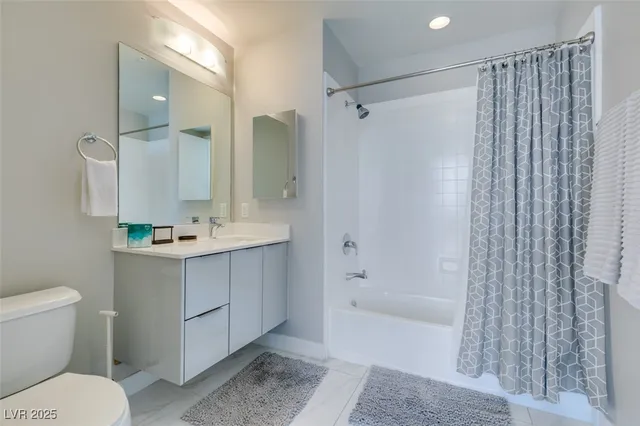 $2,977 | 353 East Bonneville Avenue, Unit 816, Las Vegas, NV 89101