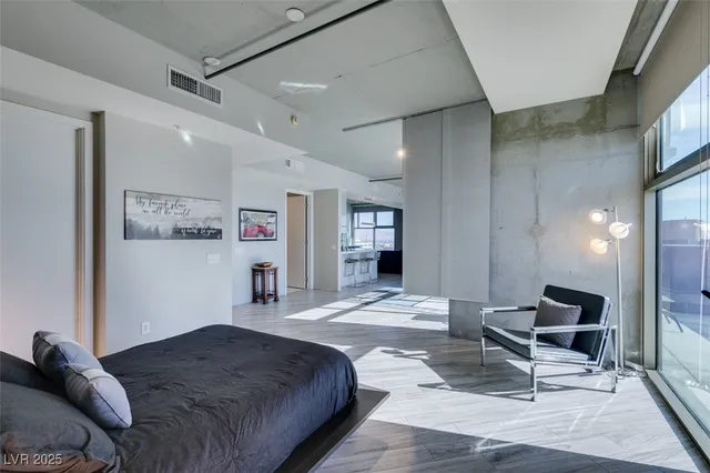 $2,977 | 353 East Bonneville Avenue, Unit 816, Las Vegas, NV 89101