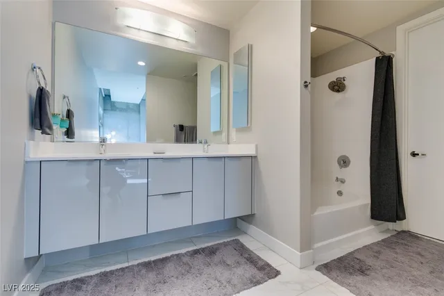 $2,977 | 353 East Bonneville Avenue, Unit 816, Las Vegas, NV 89101