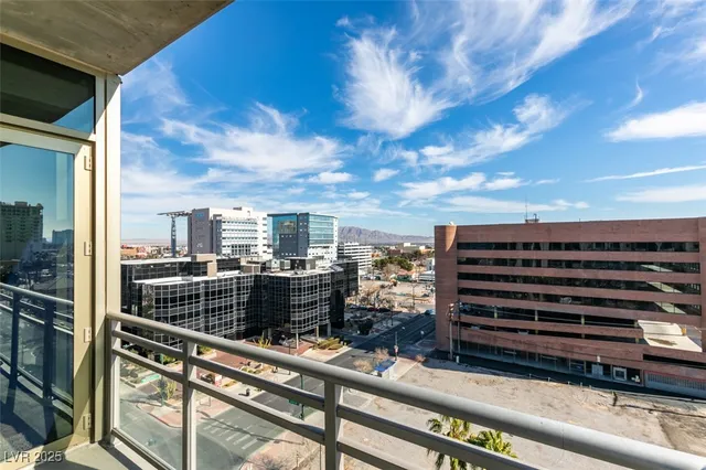 $2,977 | 353 East Bonneville Avenue, Unit 816, Las Vegas, NV 89101