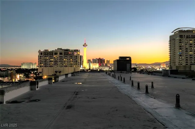 $2,977 | 353 East Bonneville Avenue, Unit 816, Las Vegas, NV 89101