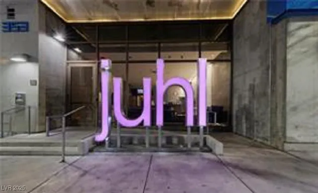 $2,977 | 353 East Bonneville Avenue, Unit 816, Las Vegas, NV 89101