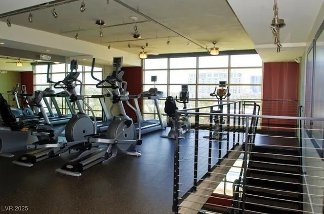 $2,977 | 353 East Bonneville Avenue, Unit 816, Las Vegas, NV 89101