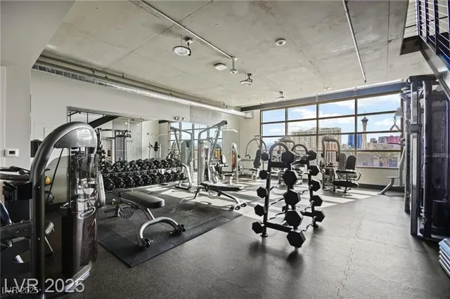 $2,977 | 353 East Bonneville Avenue, Unit 816, Las Vegas, NV 89101