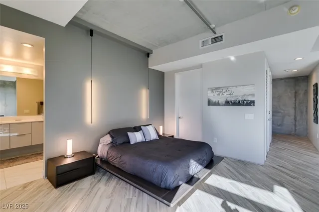 $2,977 | 353 East Bonneville Avenue, Unit 816, Las Vegas, NV 89101