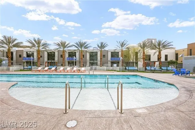 $2,977 | 353 East Bonneville Avenue, Unit 816, Las Vegas, NV 89101