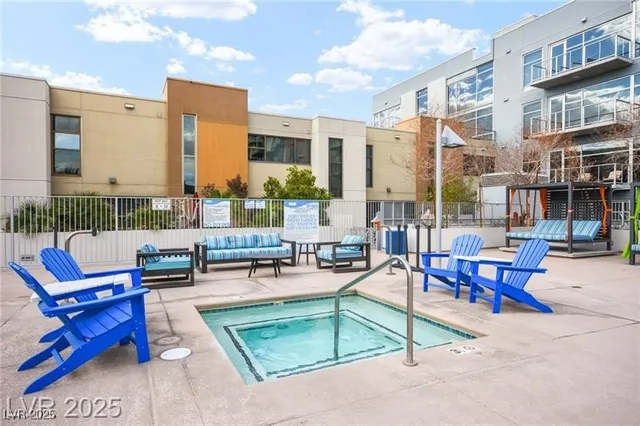 $2,977 | 353 East Bonneville Avenue, Unit 816, Las Vegas, NV 89101